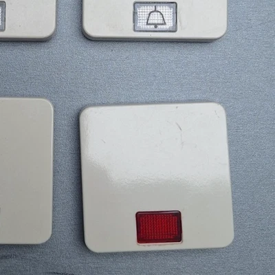 Berker Modul 2 Kontrollwippe 162112 Wippe 21814 cremeweiss + Linse Rot - Bild 1 von 2