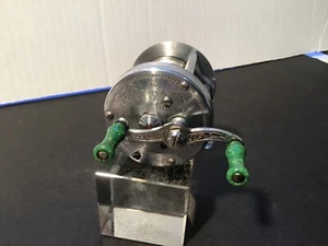 Vtg SHAKESPEARE CRITERION #1961 Model HE Casting Reel- Highly Engraved  Bakelite - Picture 1 of 9
