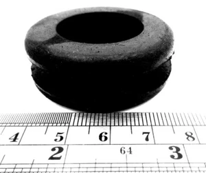 Ojal de goma se adapta a orificio de 1 3/8", panel de 1/4" de espesor, tiene identificación de 1" - ¡Envío gratuito! - Imagen 1 de 12