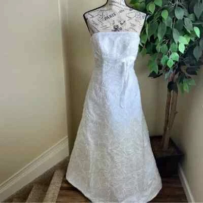 Oleg Cassini Collection Strapless Beaded Bridal Gown With Train White Sz 2 - Image 1 of 4