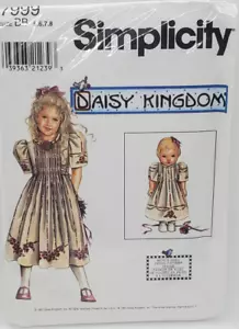 Abito Daisy Kingdom plissettato davanti e vestito bambola Semplicità #7999 Taglia: 5-8 Bordi - Foto 1 di 4