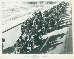 JOHN CASSAVETES BEVERLY ADAMS DEVIL'S ANGELS 1967 PHOTO ORIGINAL #2 BIKER GANG - Picture 1 of 1