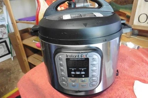 Instant Pot Duo Mini 7-in-1 6 Qt Electric Cooker Steamer Yogurt Warmer complete - Picture 1 of 5