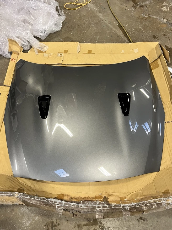 OEM Nissan GTR R35 Hood 09-16 - Image 1 of 4