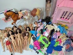 Riesiges Konvolut Barbie Puppen Pferde Magikey Puppenhaus Kleidung Zubehör Vintage 1980 90er - Bild 1 von 22