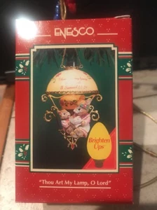 ENESCO CHRISTMAS ORNAMENT: THOU ART MY LAMP, O LORD MICE READING LIGHTS UP NEW - Picture 1 of 7