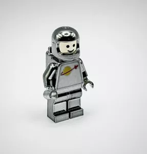 Lego Chrome Grey Plated Astronaut Classic Space Mini Figure RARE New!! - Picture 1 of 4