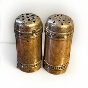Vintage WM Rogers Mini Messing Salz Pfefferstreuer Set 2" hoch  - Bild 1 von 8