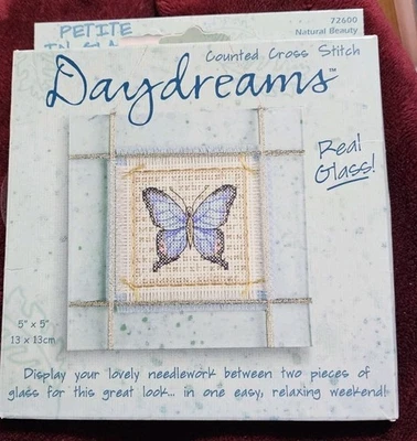 Kit de punto de cruz contado Daydreams Blue Butterfly Dimensions belleza natural 5x5" Foto 1 de 2