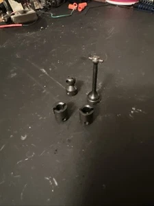 MIP 1490 Center Drive Front Bone (T-Maxx Traxxas) NEW And Two Drive Cups - Picture 1 of 6