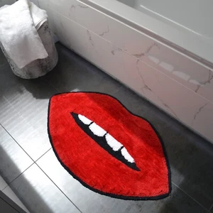 Lips Shaped Bath Mat Supersoft Absorbent Rug for Bathroom Kids Bedroom 50 x 90cm - Picture 1 of 8