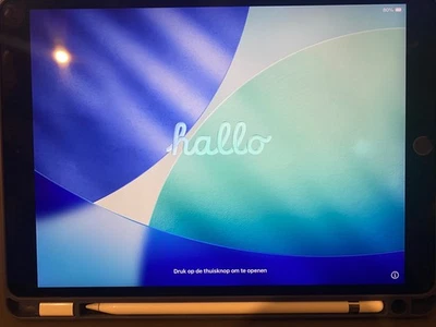 Apple iPad Air 3. Gen (64 GB, WLAN, Space Grau, 10,5”) - Bild 1 von 4