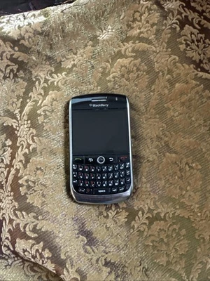 Blackberry Pearl 8900 3.2mp 2G Phone, Retro Cool Device, No Battery Included - Image 1 of 2
