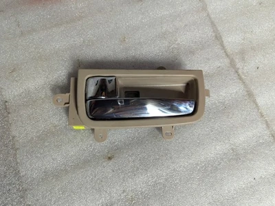 Manija de puerta interior lado izquierdo Nissan Máxima SL 2006 3,5 L Foto 1 de 2