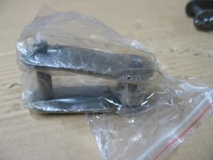 Neu im Karton OEM #210 ROLLENKETTE VERSETZTES GLIED TEILUNG = 2,625/ROLLE = 0,900/STIFT - 0,435 P9808 - Bild 1 von 4