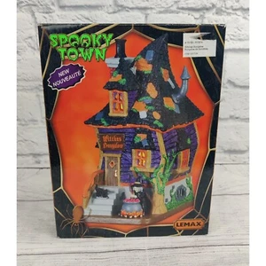 Lemax Spooky Town Witches Bungalow #75183 beleuchtetes Gebäude in Box - Bild 1 von 10