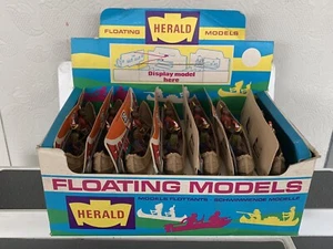 Vintage Britains Herald 14 Floating Models Indian Canoes #4501 Shop Counter Box. - Picture 1 of 21