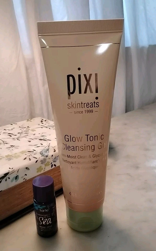 Gel limpiador exfoliante ácido glicólico Pixi Skintreats Glow Tonic + más Foto 1 de 1
