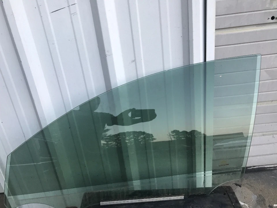 Left Front Window 2007 Lexus GS350 - Image 1 of 1