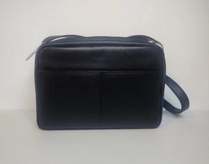 Bolso Bandolera Organizador de Cuero ILI Nueva York Nuevo con Etiquetas Estilo Bloqueo RFID #6917  - Imagen 1 de 20