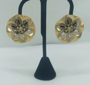 Vintage Gold Tone Round Flower Clip On Earrings - Picture 1 of 9