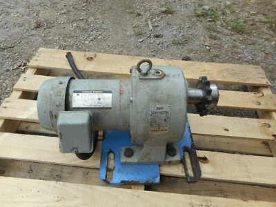 Toshiba World Energy 3 Phase Induction Motor JIS-C-4004 0.75KW 4 Poles JISC4004 - Image 1 of 4