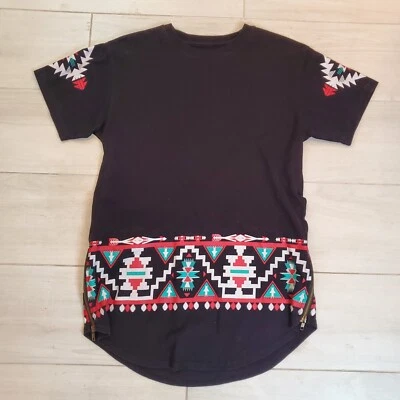 Camisa Bleeker Mercer Para Hombre Mediana Estampado Azteca Cremallera Roja y Negra Rara  Foto 1 de 4