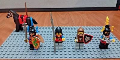 LEGO Castle: Vintage Medieval Knights (6105) Dragon Knights Wolfpack 100% Comp. - Image 1 of 4
