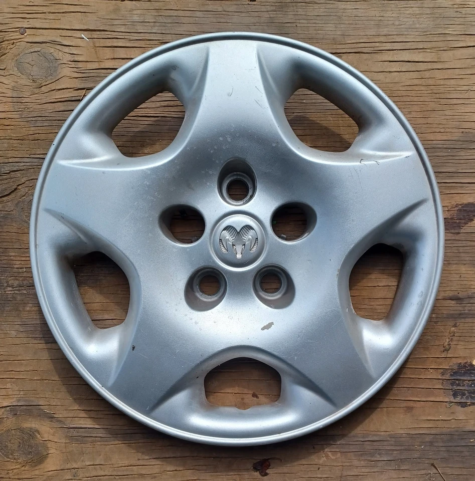 Tapacubos Dodge Caravan 2001-2003 se adapta a ruedas de 15", p/n 04694958AA, 8004 03 Foto 1 de 4