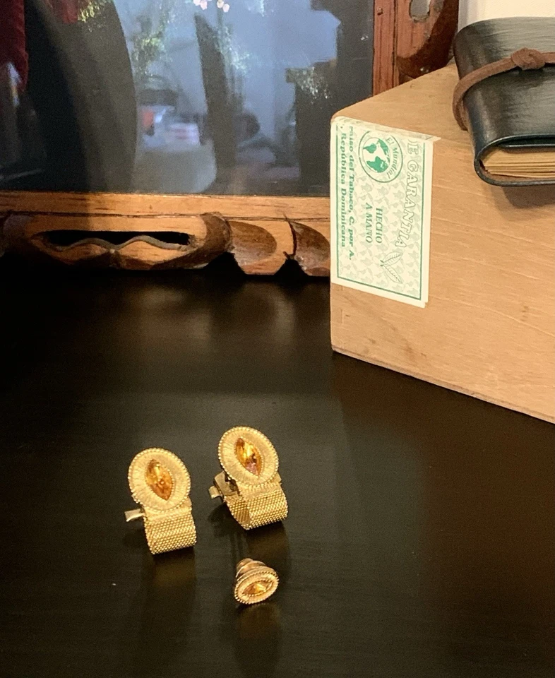 Vintage Gold Tone Cufflinks & Tie Pin  with Amber Colored Gem Centerpiece R8 - Изображение 1 из 4