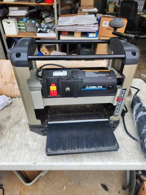 Delta 22-555 13 in. 120V 15 Amp Single Phase Portable Thickness Planer - Image 1 of 4