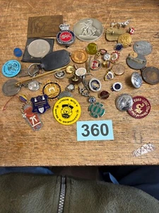 vintage enamel badges plus other bits - Picture 1 of 7