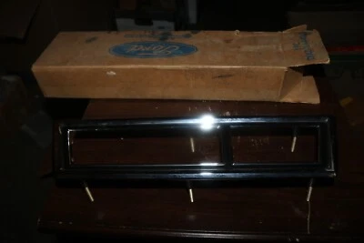 Новый из старых запасов Ford LTD 1971 1972 передний R/H маркер ободок D1AZ-15A440-G - Изображение 1 из 4