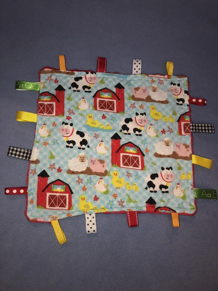 Manta de seguridad Lovey hecha a mano con tema de granero rojo círculos Minky en la parte posterior Foto 1 de 3