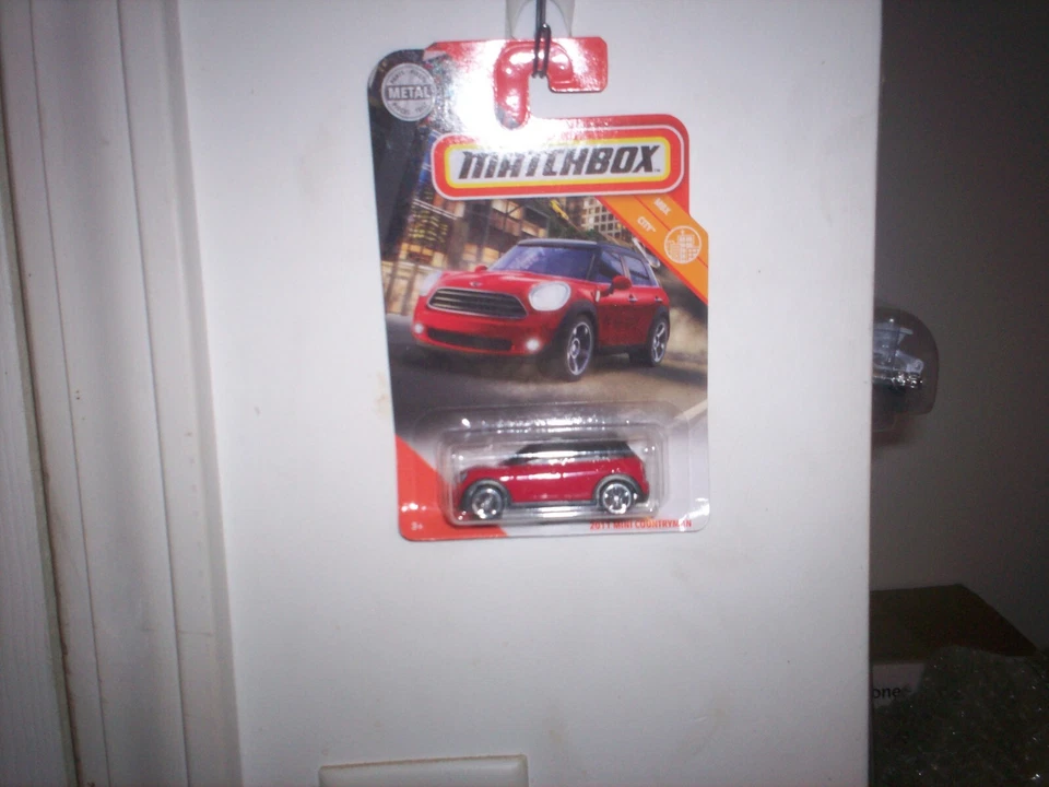 2019 MATCHBOX MBX CITY 2011 MINI COUNTRYMAN RED   #11 - Image 1 of 1