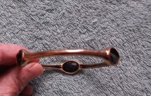 Vintage Goldtone Bangle Bracelet With 3 Black Acrylic Stones - Picture 1 of 2