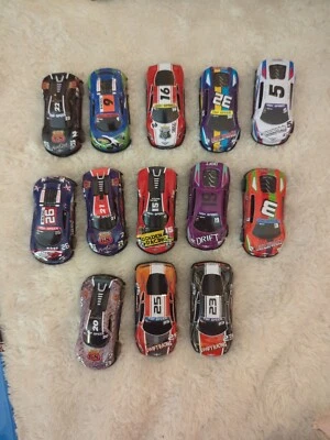 Lote de coches de plástico Nascar, 13 coches, apenas usados Foto 1 de 4