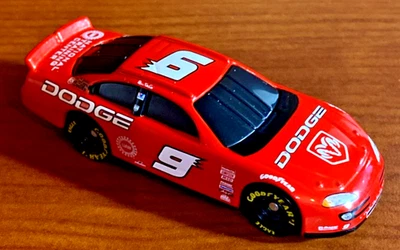 Coche fundido a presión de colección 2001 NASCAR RACING CHAMPIONS DODGE INTREPID #9 BILL ELLIOTT Foto 1 de 4