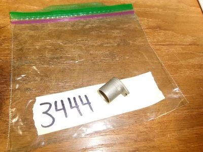 Colt 1911 Gov't modelo 45 ACP buje de barril, un imán se adhiere a él Foto 1 de 4