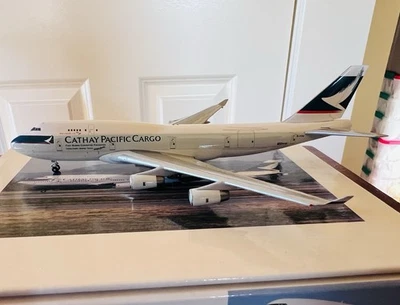 Avión de pasajeros fundido a presión 1:400 Blue Box Jet-X Cathay Pacific Cargo Boeing 747-400 B-HOU Foto 1 de 4