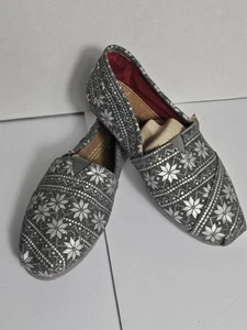 NWT TOMS Shoes Womens 8.5 Silver Snowflake Fair Isle Alpargata Flats Slip Ons - Picture 1 of 3