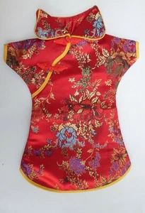 RECOUVRE OU HABIT A BOTTLE EN ROBE CHINOISE SUIT FOR WINE BOTTLE 2000’s - Bild 1 von 3