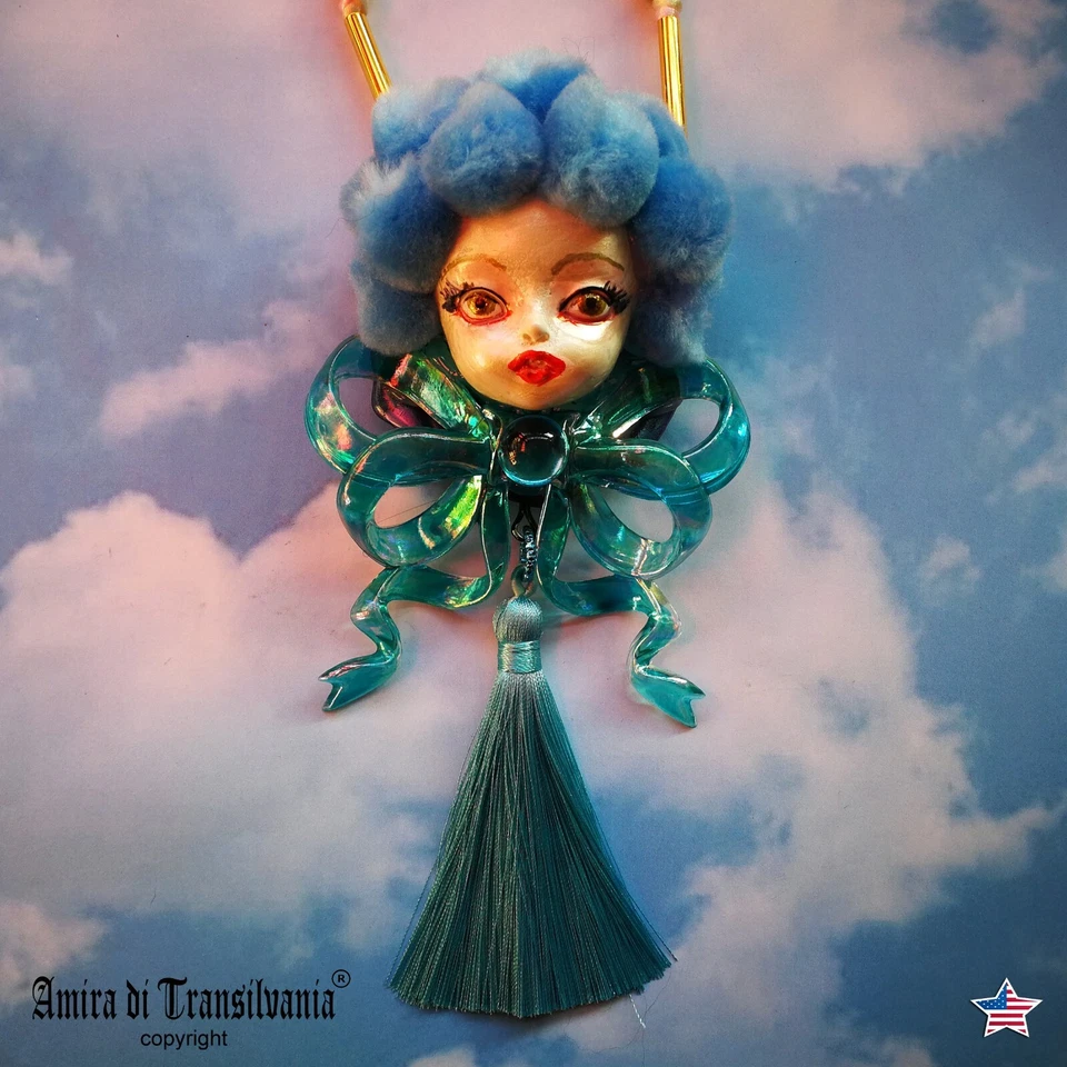 Hada Azul Belle Epoque Joyería Art Deco Nouveau Muñeca Cabeza Colgante Escama Arco Babero Foto 1 de 4