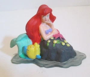 DISNEY APPLAUSE LITTLE MERMAID ARIEL ON ROCK FLOUNDER PVC FIGURE ANIMATED FILM - Picture 1 of 2