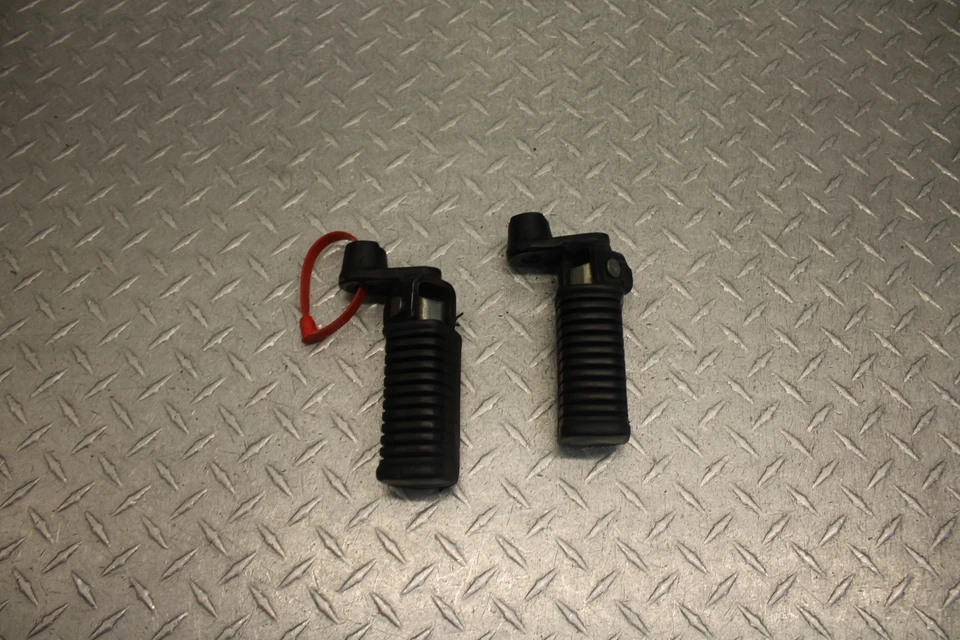 Kawasaki 440 LTD KZ440A 1980 REPOSAPIÉS DELANTEROS CLAVIJAS JUEGO PELDAÑOS PAR Foto 1 de 4