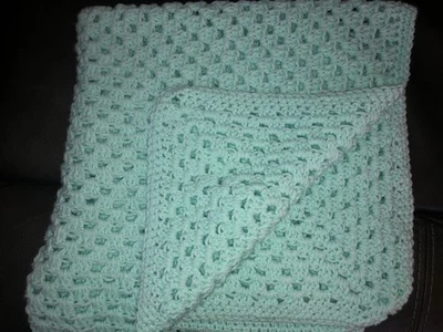 BEAUTIFUL NEW HANDMADE CROCHET BABY BLANKET/AFGHAN   PASTEL GREEN - Image 1 of 3