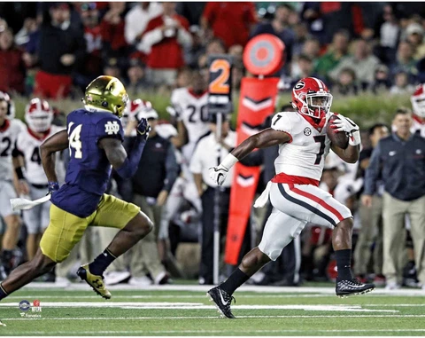 D'Andre Swift Georgia Bulldogs Unsigned Running the Ball vs Notre Dame Photo Cover
