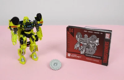 Transformers Studio Series #04 Ratchet Deluxe Class Hasbro 2018 Complete - Image 1 of 4
