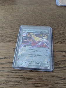 Aegislash ex 135/182 SV04: Paradox Rift Holo - Picture 1 of 2