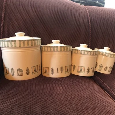 Juego de 4 botes de madera natural Pfaltzgraff con tapas Foto 1 de 4